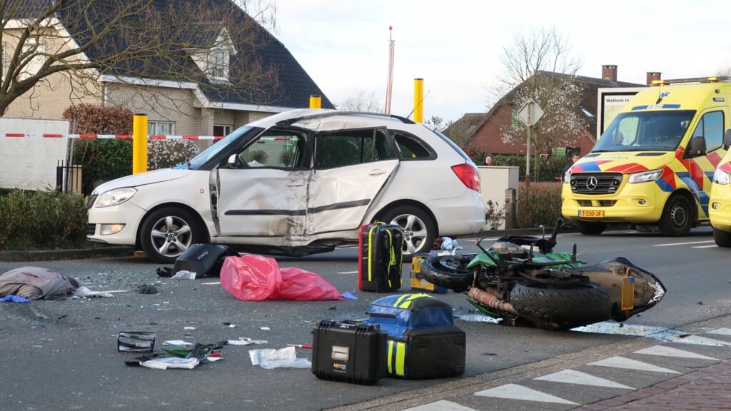 Motorrijder--29--uit-Breda-overleden-bij-dodelijk-verkeersongeval-in-Rijsbergen