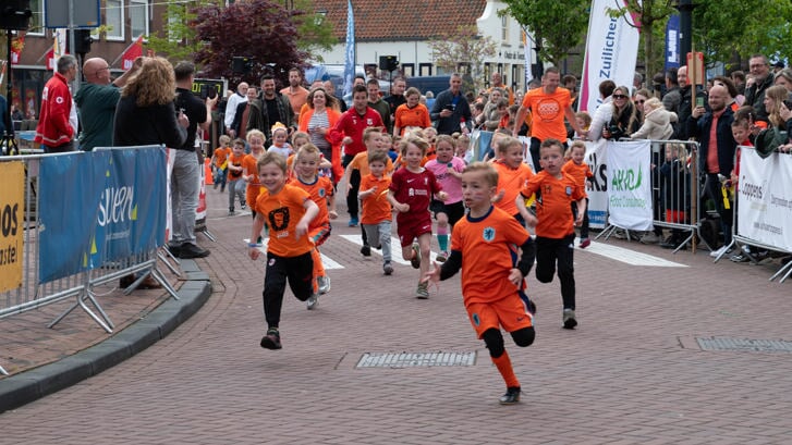 De Oranjeloop trok veel kinderen naar het parcours.