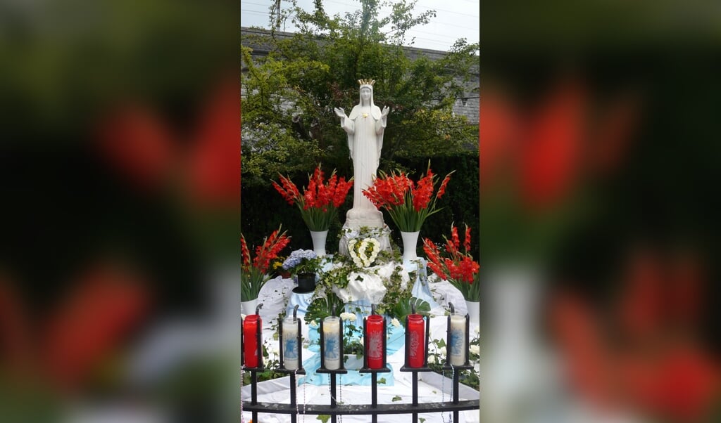 Het Genadebeeld van Maria in de Tuin der Verschijningen