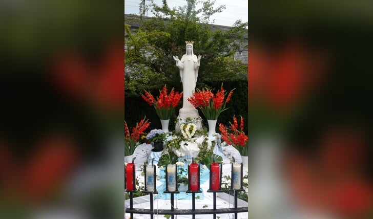 Het Genadebeeld van Maria in de Tuin der Verschijningen