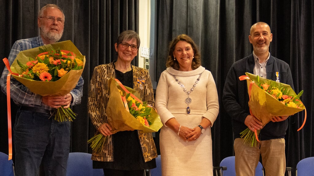 Meneer Van der Hart, mevrouw Zuijdwegt, burgemeester Van Egmond en meneer Traas (vlnr).