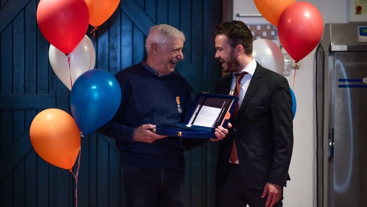 Ton Stoop (links) met Loco Burgemeester Arjan van Drunen (rechts)