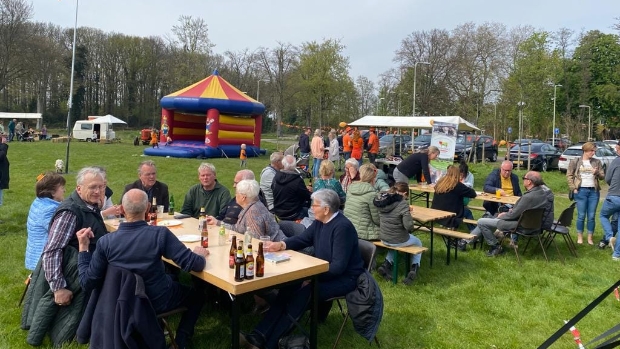 Koningsdag 2024: Wouwse Plantage viert hele middag Koningsdag - Oozo.nl