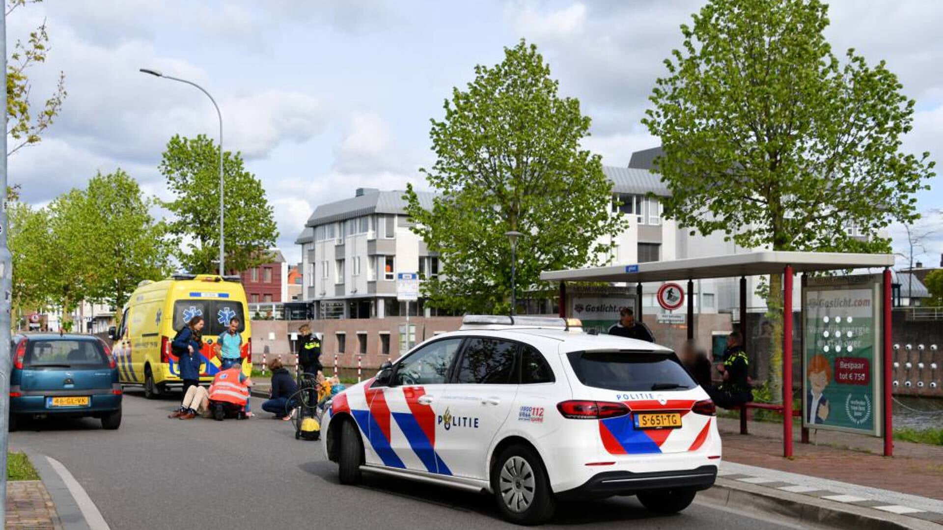 Politie en Ambulance ter plaatse op de Turfkaai in Middelburg