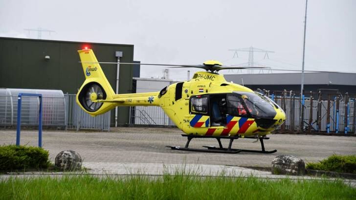 De traumahelikopter bij bedrijventerrein Smokkelhoek in Kapelle.