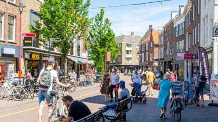 Informatiemarkt  over  het parkeerbeleid voor fietsen en auto’s in Middelburg. 