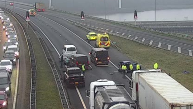 Ongeval met vijf auto’s en meerdere gewonden op de A29 bij Willemstad