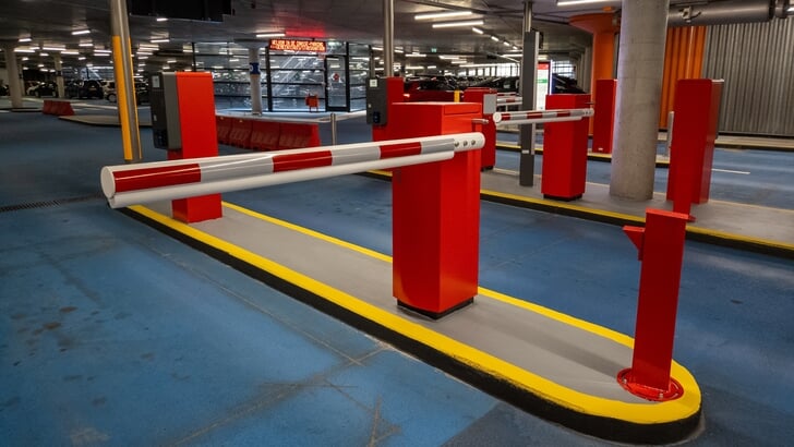 Bij de vijf gemeentelijke parkeergarages in Breda krijgen automobilisten geen papieren kaartje meer.