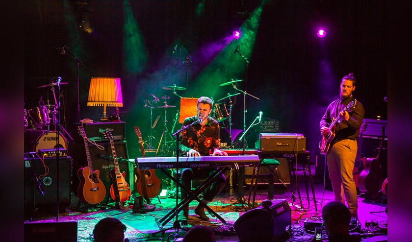 Tien bands uit de regio presenteerden zondag 11 december in Mezz het album December Tapes, met daarop speciaal voor dit album gecomponeerde akoestische nummers.