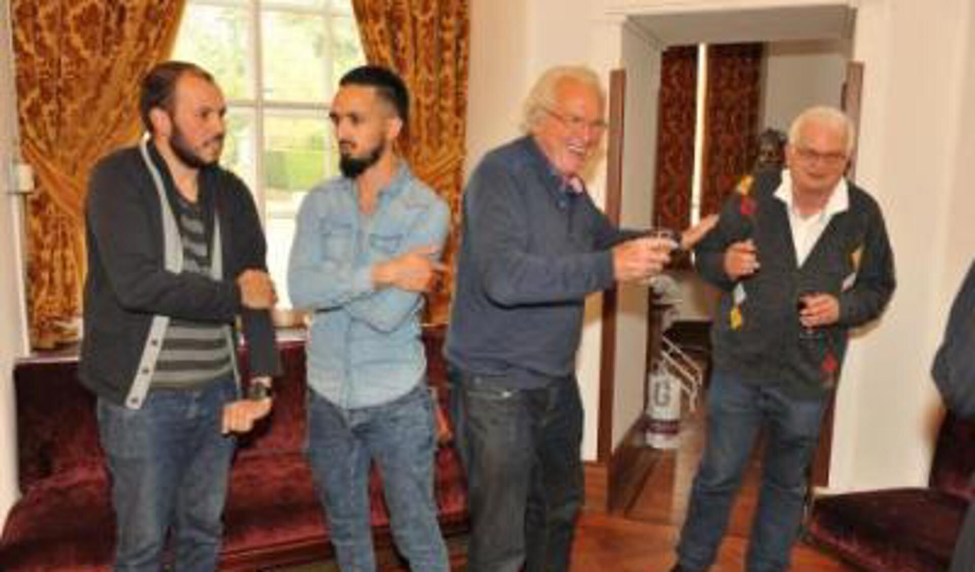 Winnaar Bredase Vredesprijs 2015, Jan Hopman (rechts) en genomineerde Farid Bouchlaghmi (links)