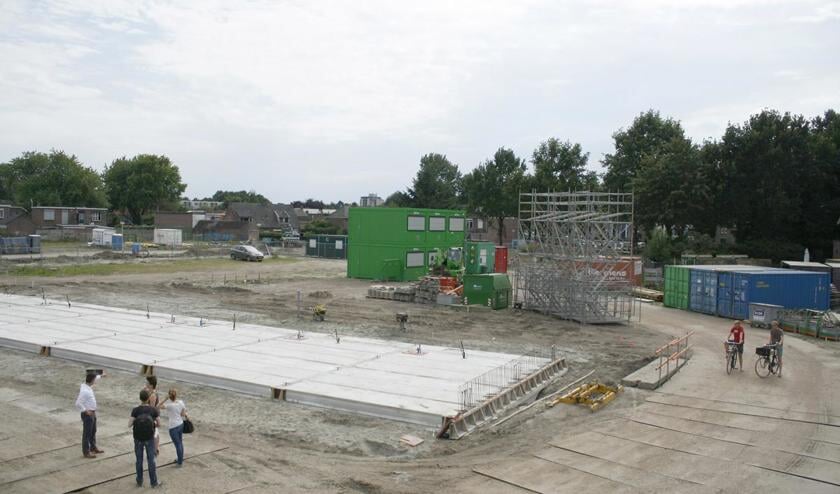 De bouw aan 123 Sprong vordert gestaag. Begin juli gingen veertien woningen in de verkoop. foto Wijnand Nijs  