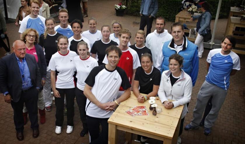 Deelnemers aan het teamtennis bij Breda Future. foto Peter Schoonen