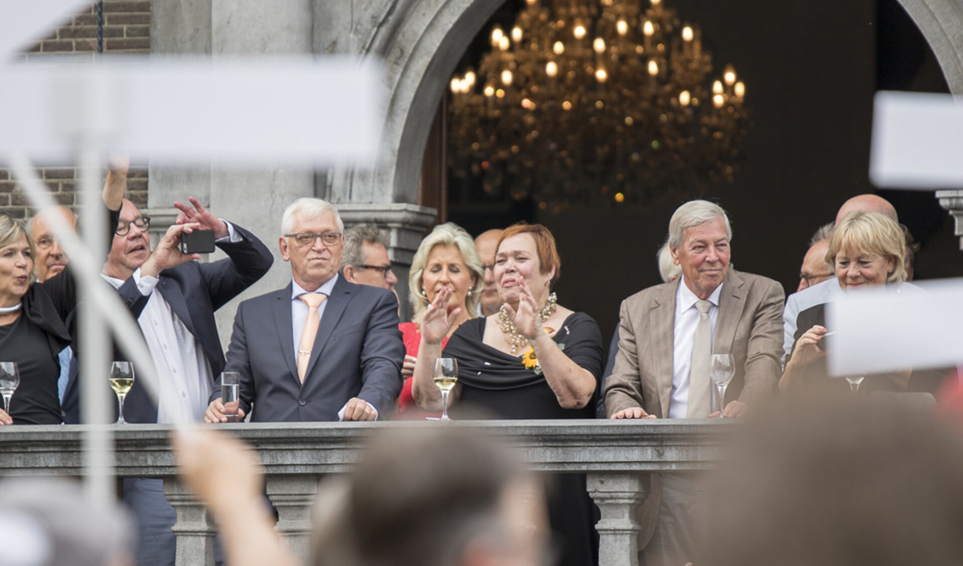 VVV-directeur Marlice Dreessen werd na haar afscheidsreceptie verrast met een parade van Bredase evenementen.