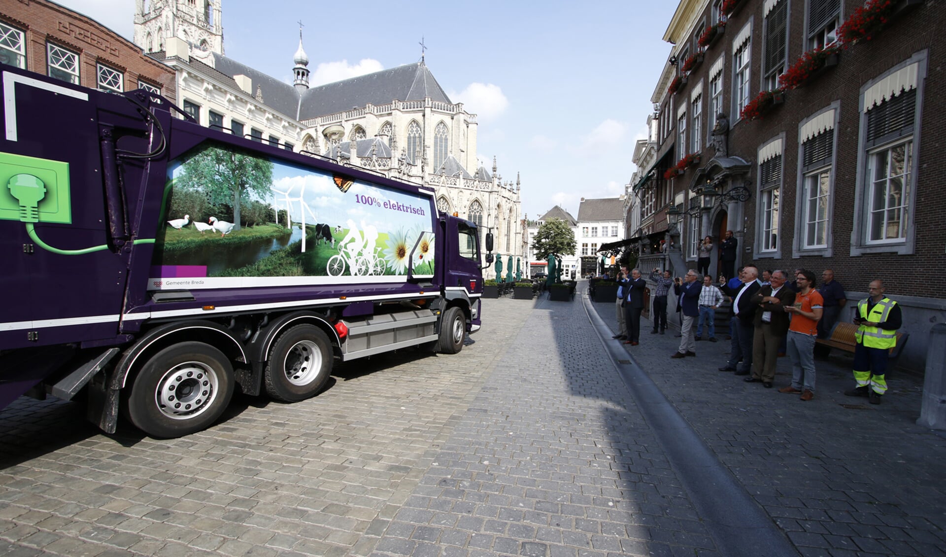 De eerste volledig elektrische vuilniswagen rijdt sinds maandag 21 augustus officieel door Breda.