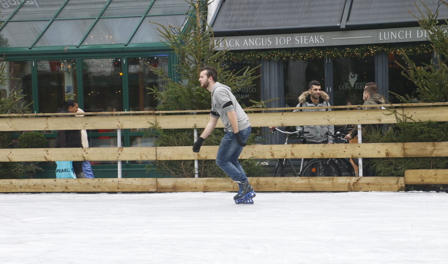 Schaatsen op de Grote Markt tijdens Winterland 2017.