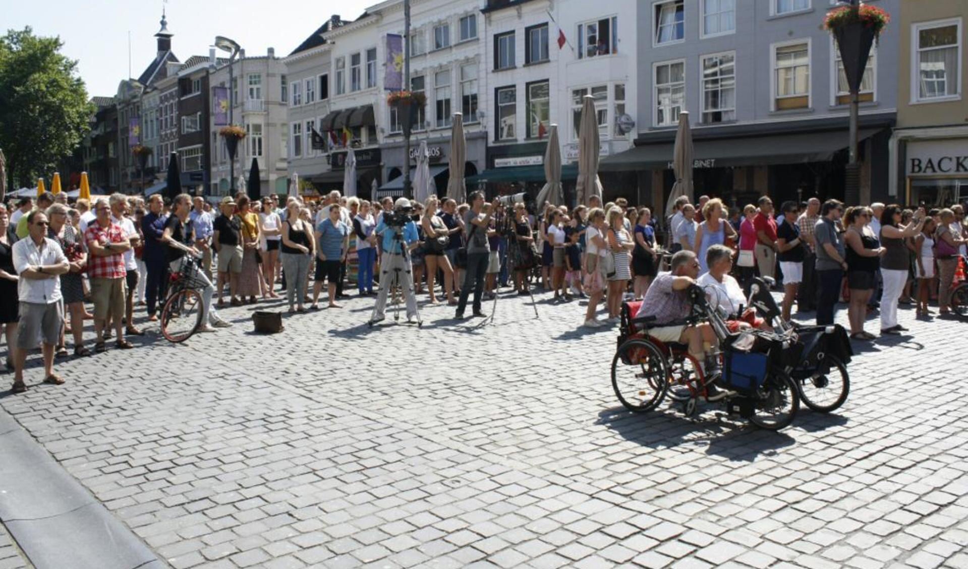Herdenkingsceremonie slachtoffers MH17 op de Grote Markt in Breda.