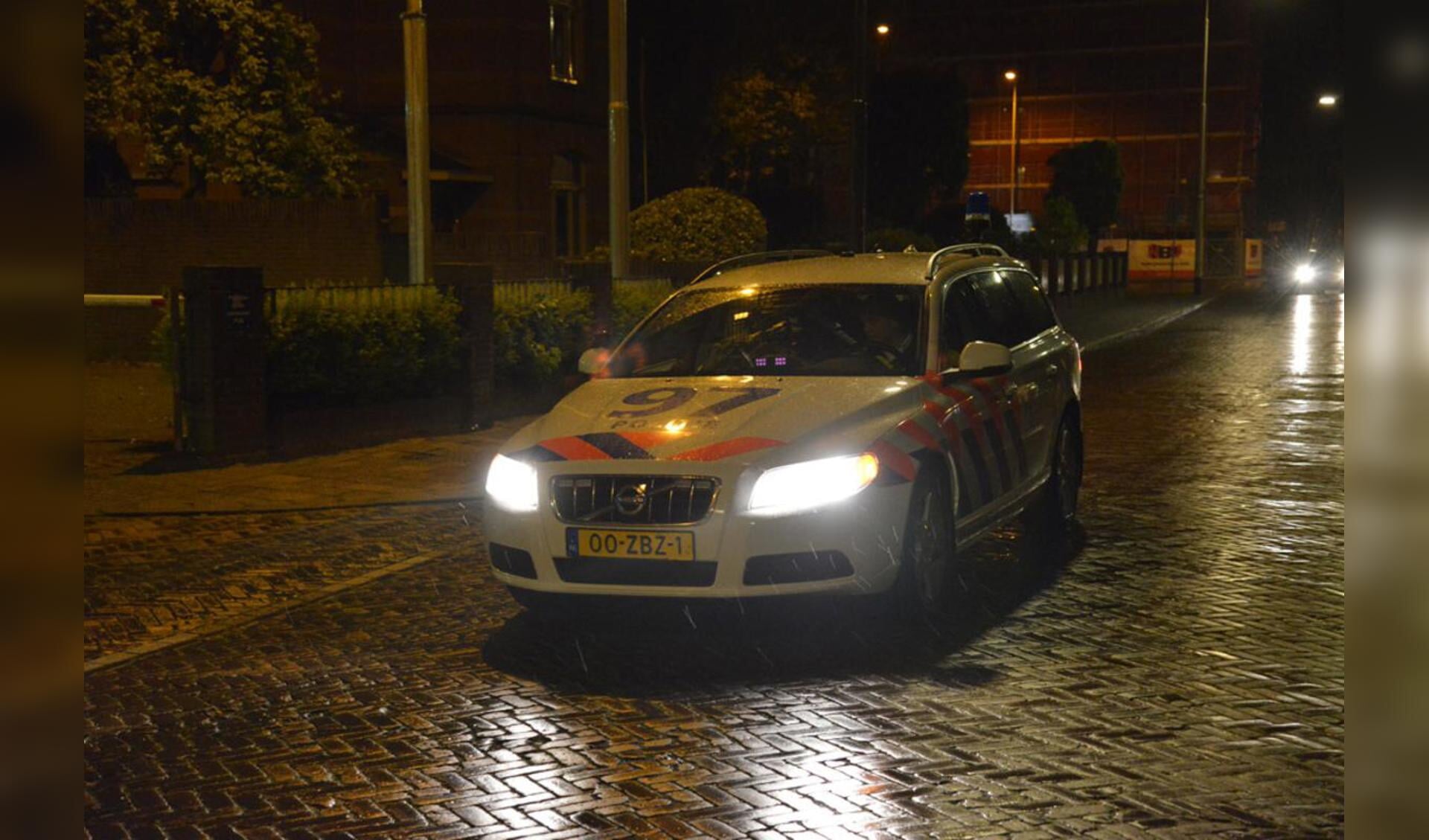 Aankomst van de geëvacueerde gevangenen van Den Hey-Acker bij de Koepel. foto Perry Roovers/SQ Vision