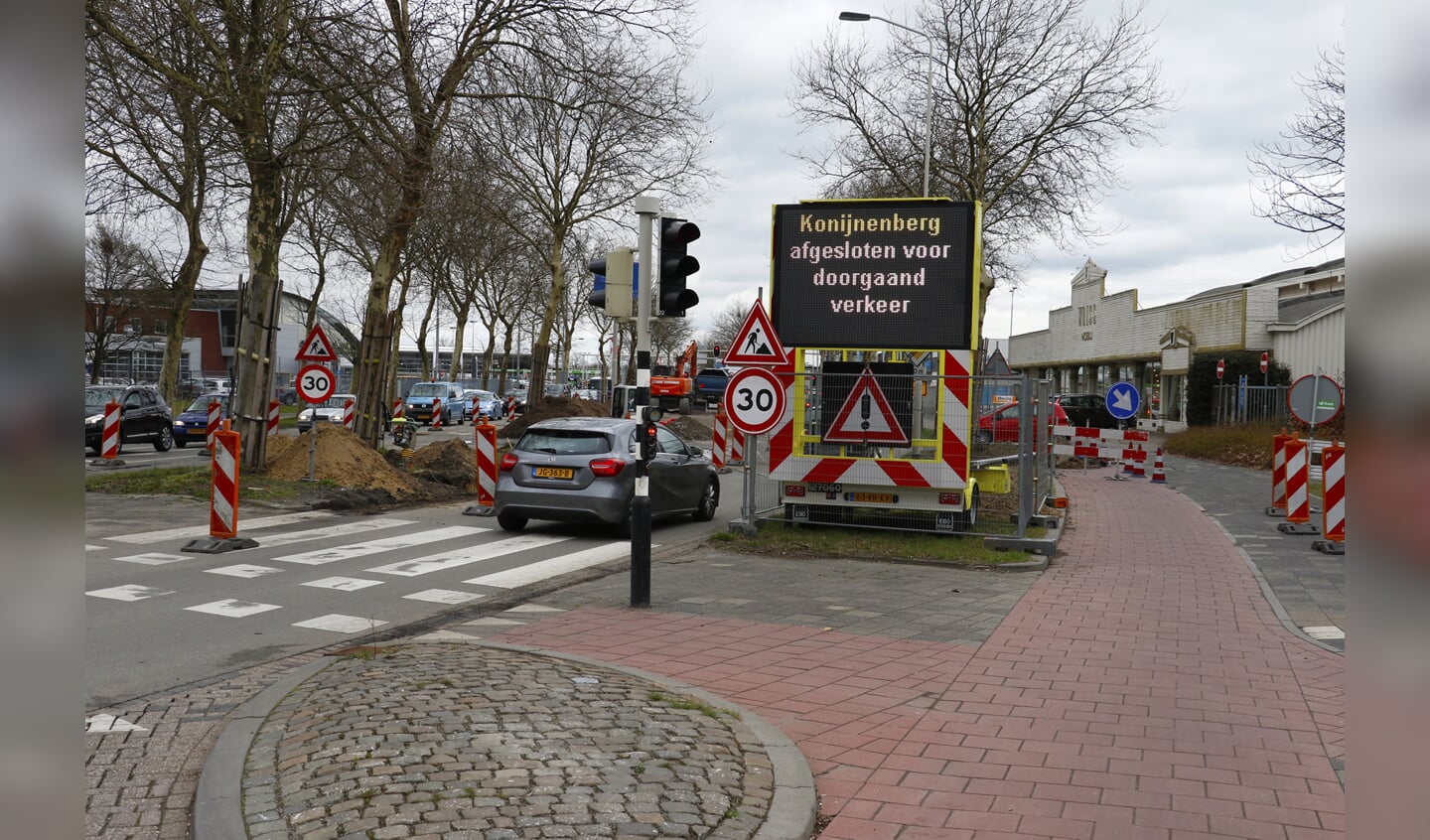 Wegwerkzaamheden aan de Konijnenberg, waar de rijbanen vanuit de Belcrum richting de noordelijke rondweg worden verlengd, tussen 3 en 9 april 2018.