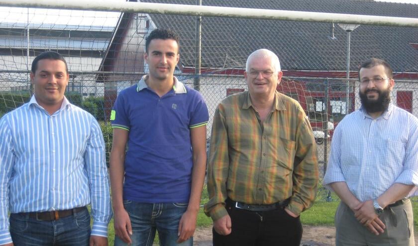 Het bestuur van Barça (vlnr): Samir Gaoui, Hassan Lammou (oprichter), Jan Hopman en Embarak Lamou. foto Jelle Willers  