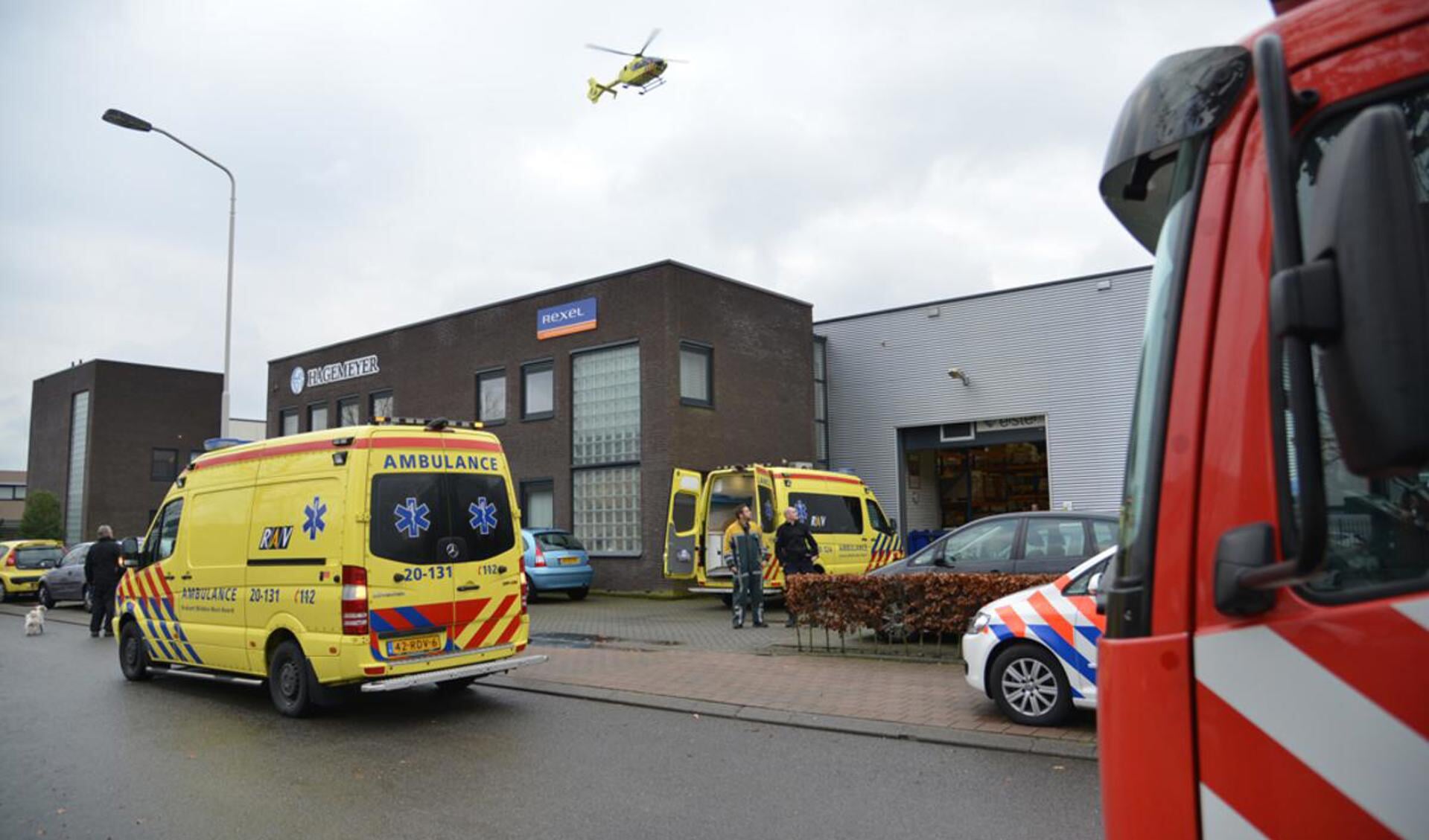 Bij een ongeval bij het bedrijf Elster is maandagmiddag een persoon ernstig gewond geraakt. foto Perry Roovers/SQVision 