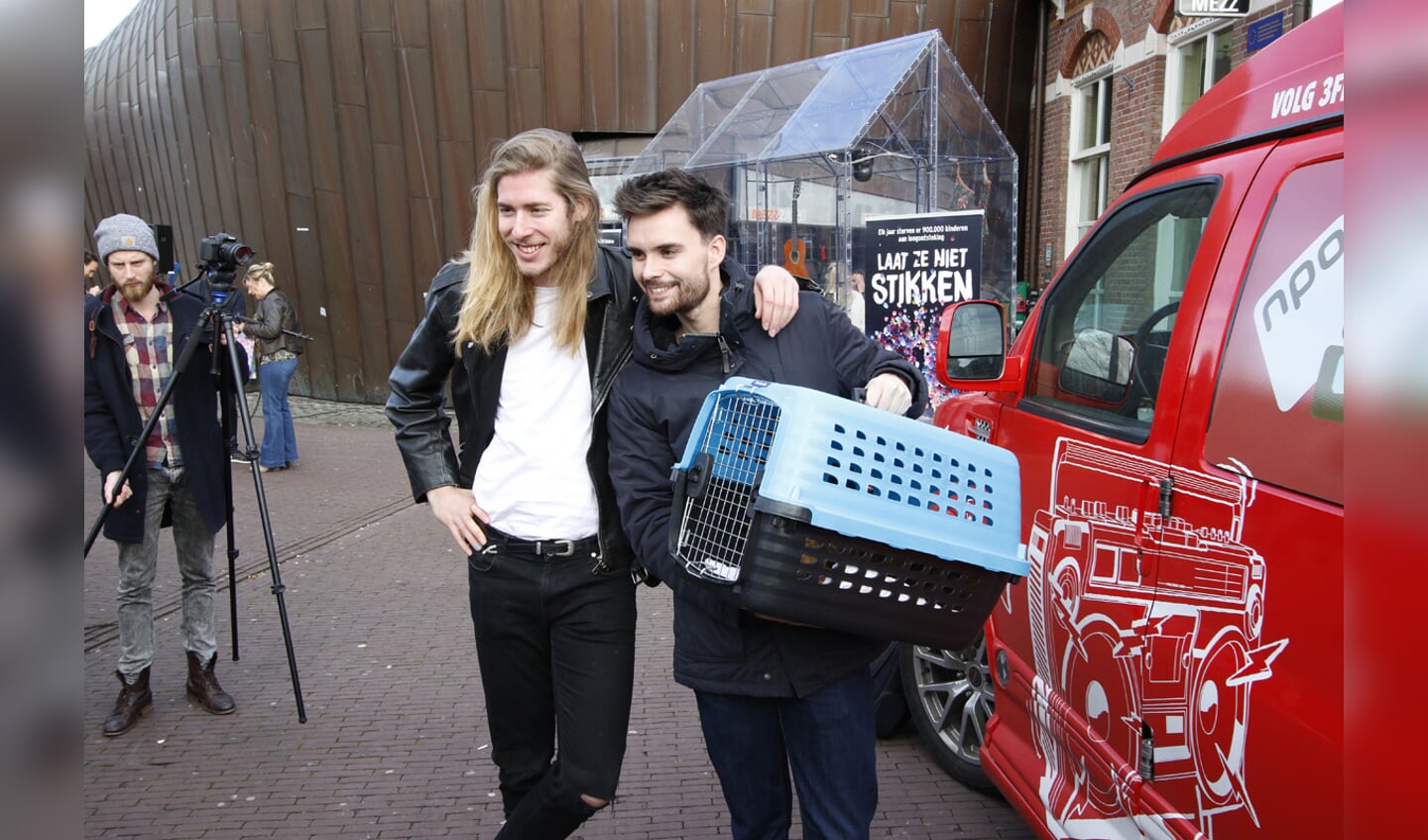 Domien Verschuuren en Frank van der Lende bewonen dit jaar met zijn tweeën het Glazen Huis. 