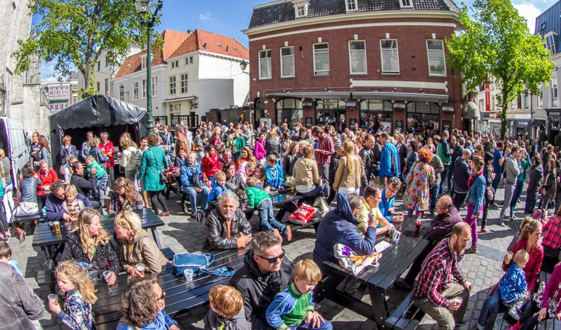 Het Bevrijdingsfestival op het Kerkplein in Breda.