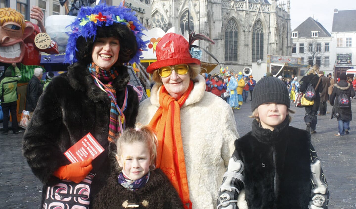 De Brakkenmiddag op de Grote Markt in Breda, carnavalsdinsdag 16 februari 2010. foto Sanne Stenvert