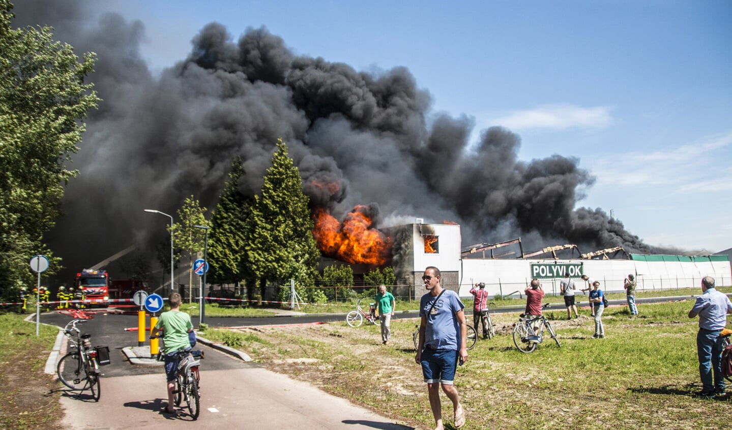 Grote brand bij Polyvlok aan de Mijkenbroek, woensdag 17 mei 2017.