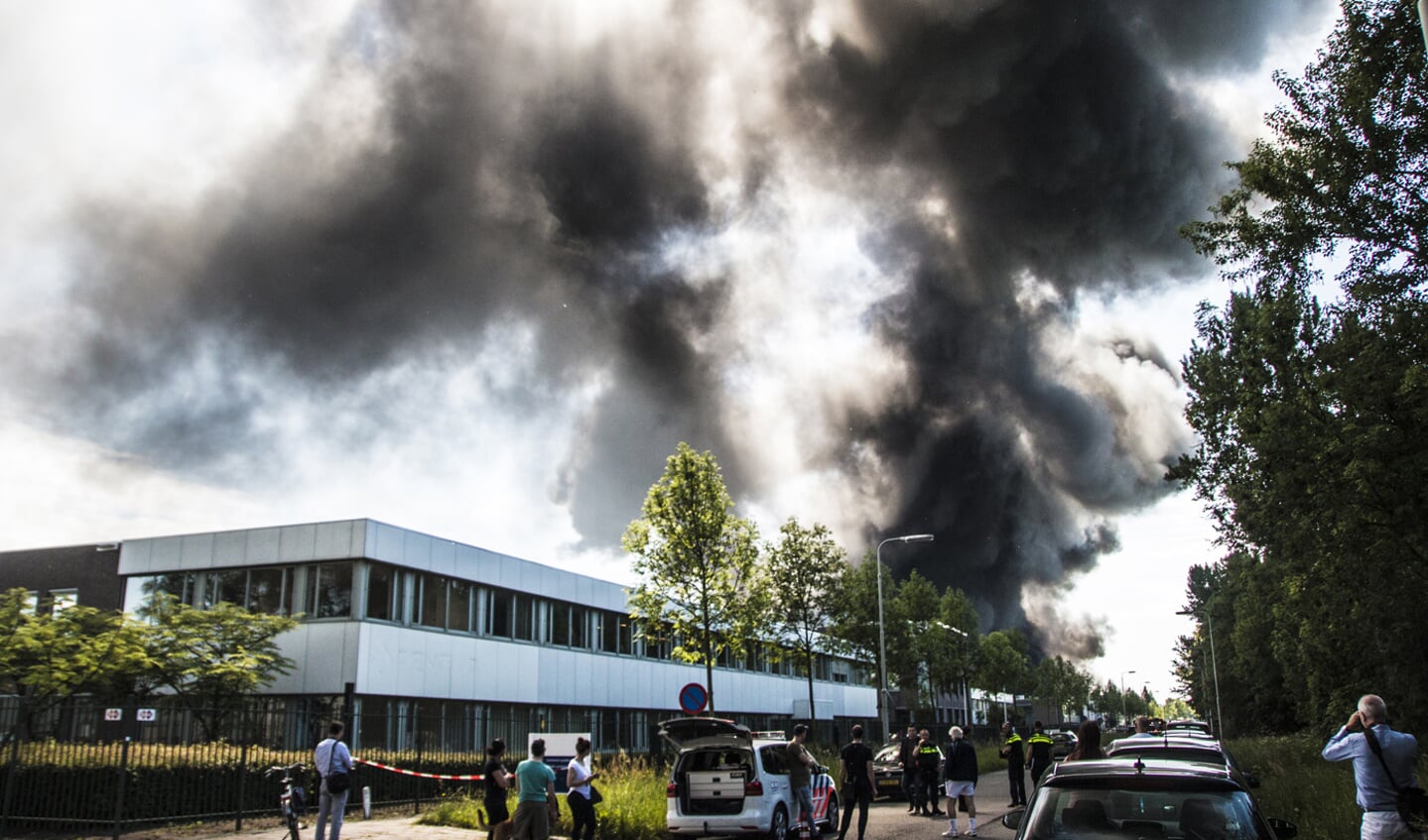 Grote brand bij Polyvlok aan de Mijkenbroek, woensdag 17 mei 2017.