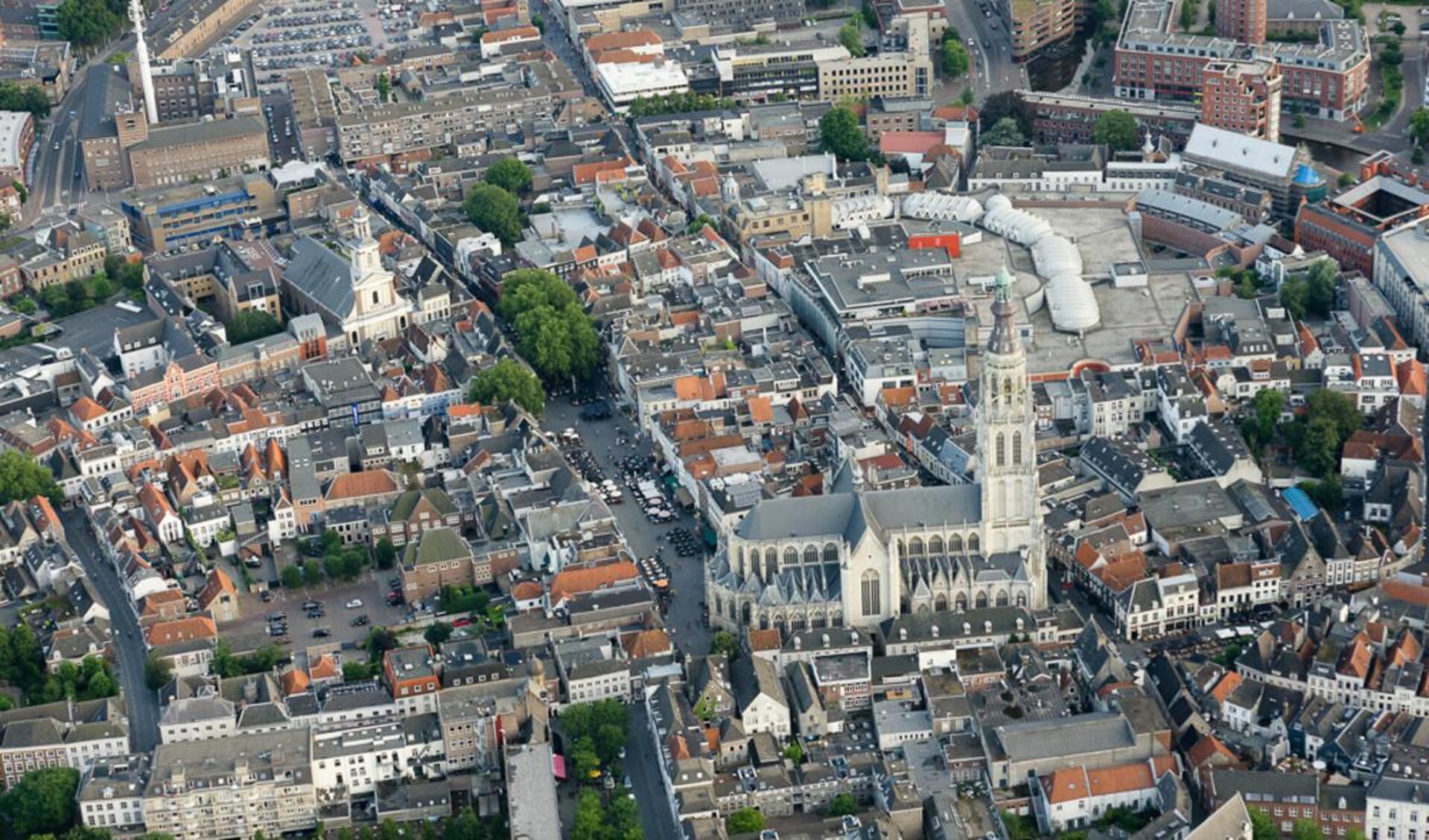Breda uit de lucht gezien. foto Maj-Britta de Ruiter/Ad Ballon