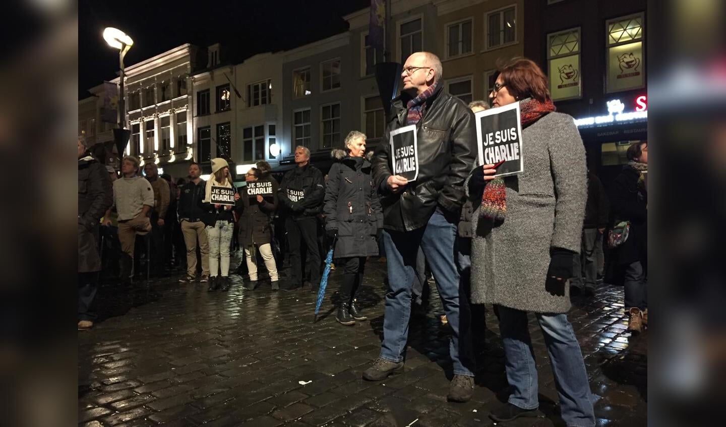 Protest Charlie Hebdo Grote Markt Breda: Je suis Charlie.