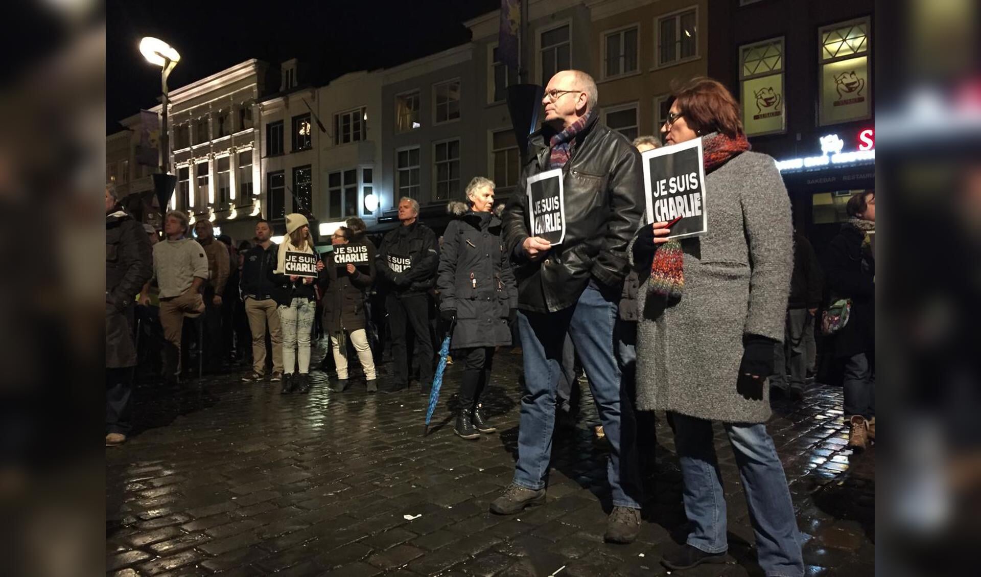 Protest Charlie Hebdo Grote Markt Breda: Je suis Charlie.