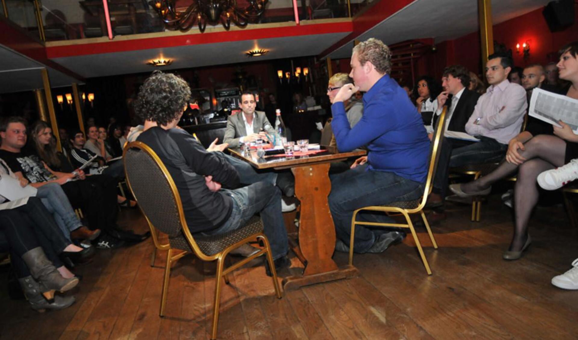 Internationale studenten in debat met politici over Breda studentenstad. foto Perry Roovers