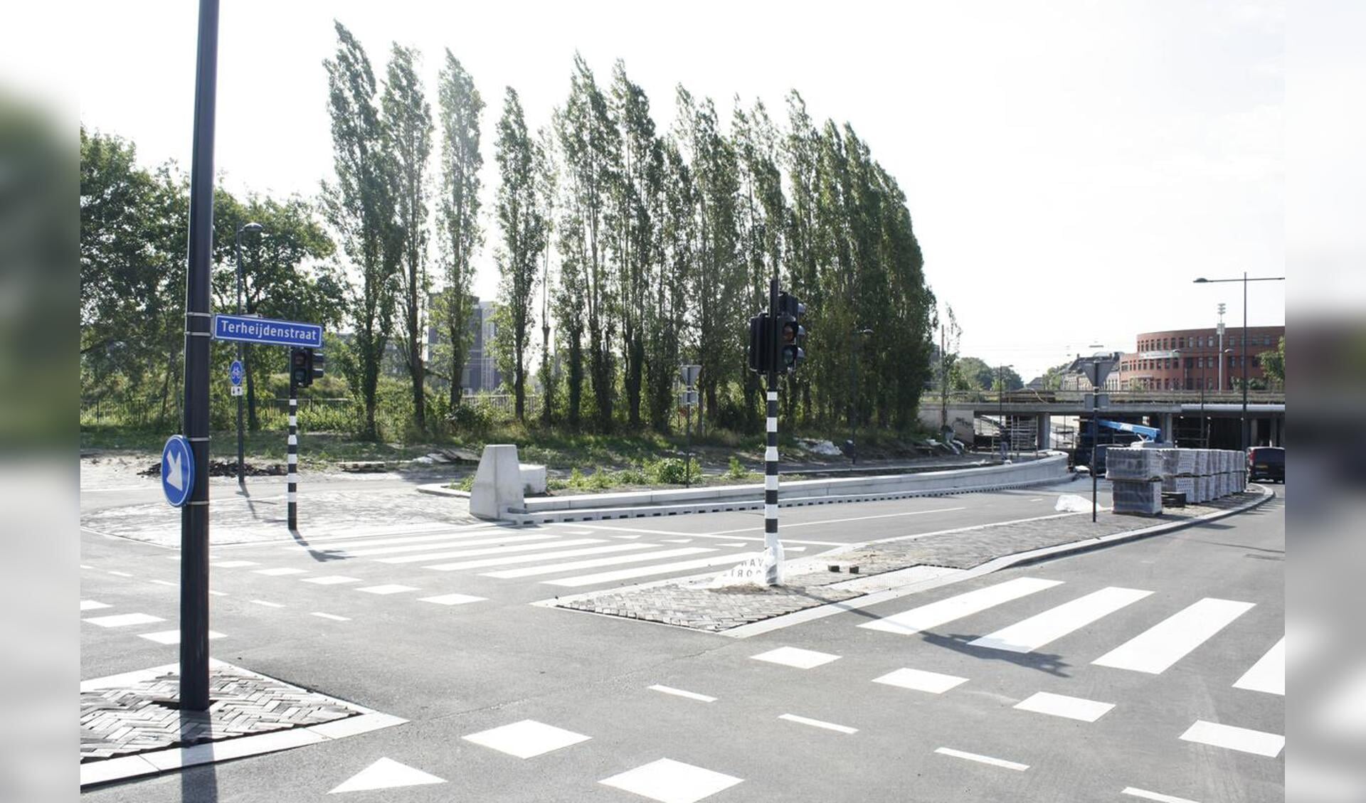 De nieuwe onderdoorgang bij het spoor. Op de plaats van de wuivende populieren komt een appartementencomplex in het nieuwe plan voor Drie Hoefijzers Noord.