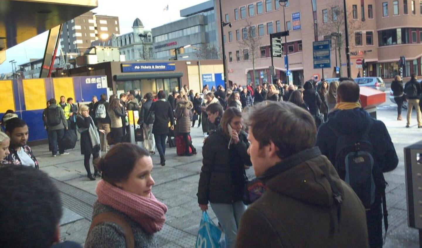 Drukte op Tilburg CS na botsing tussen twee treinen in Tilburg.