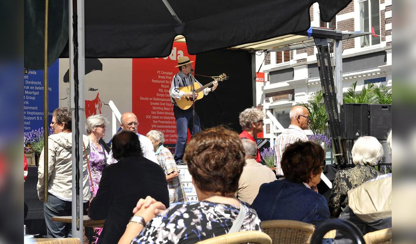 Bredase Francofielen konden zondag hun hart weer ophalen tijdens Festival Bonjour. foto Janet Olde Wolbers
