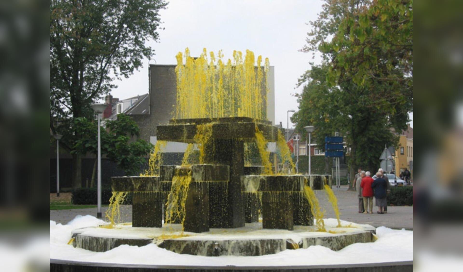 http://www.bredavandaag.nl/nac/2009-09-22/nac-supporters-kleuren-fontein-tilburg-geel Ludieke actie voorafgaand aan het bekerduel Willem II - NAC.
