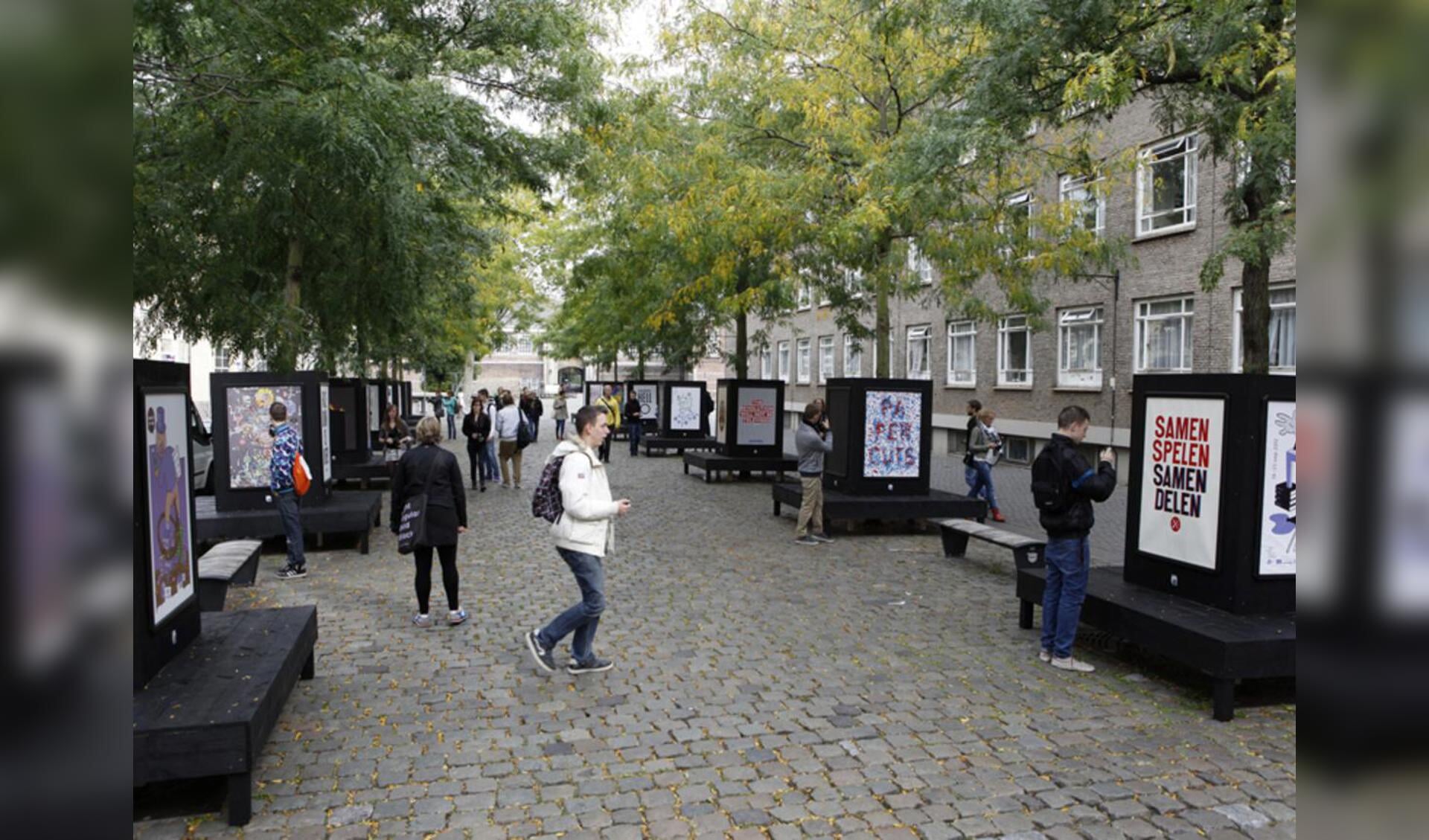 Een rondje binnenstad tijdens het Graphic Design Festival 2012 foto Ilse Lukken