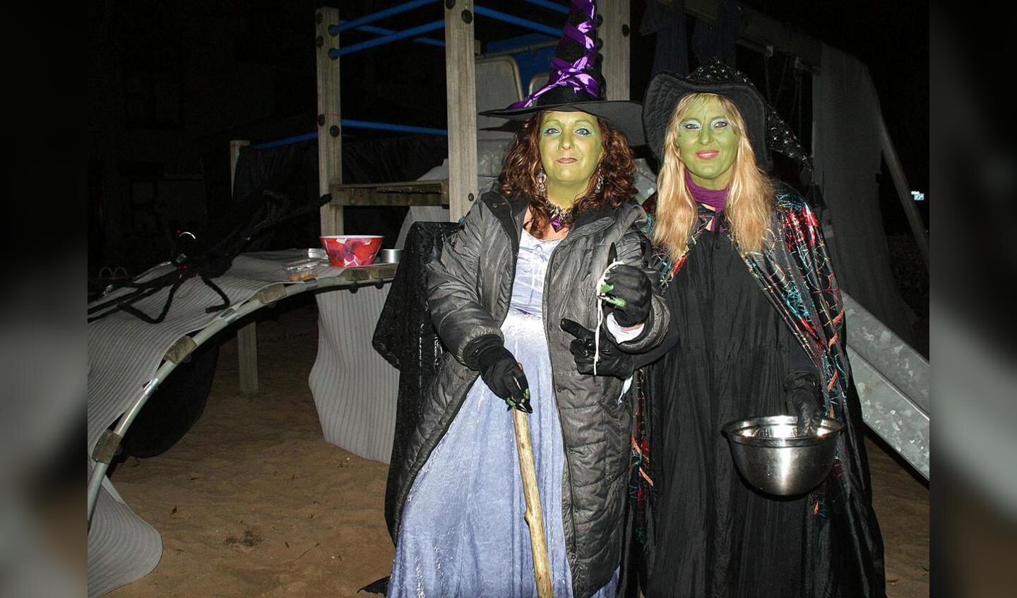 De Jonge Ondernemende Moeders (JOM) verzorgden vrijdagavond 30 oktober een geslaagde Halloweentocht in de Haagse Beemden.