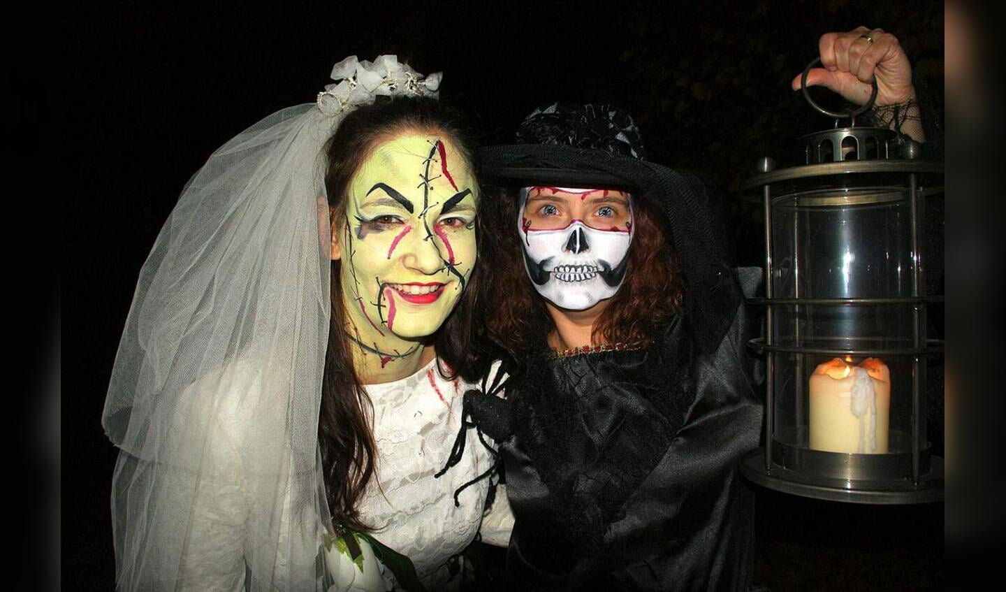 De Jonge Ondernemende Moeders (JOM) verzorgden vrijdagavond 30 oktober een geslaagde Halloweentocht in de Haagse Beemden.