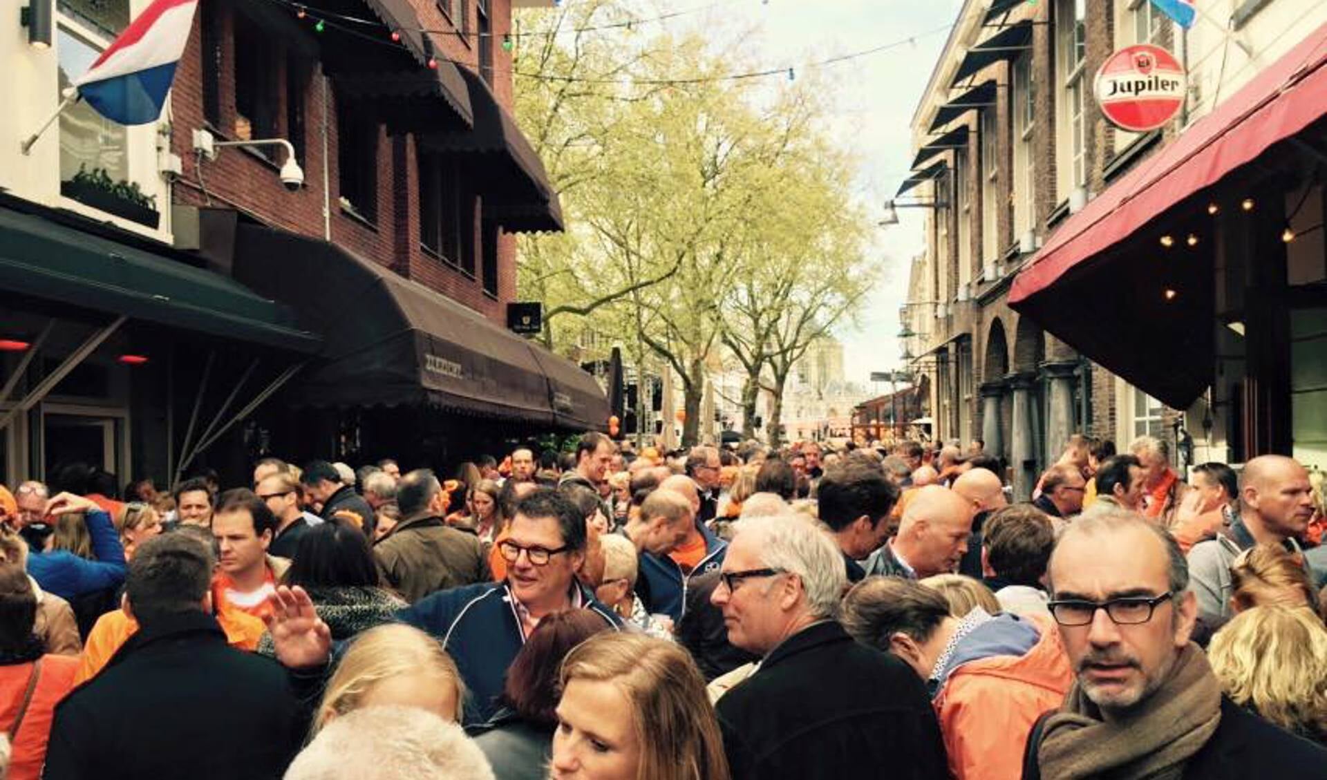 Volle bak in de Halstraat.