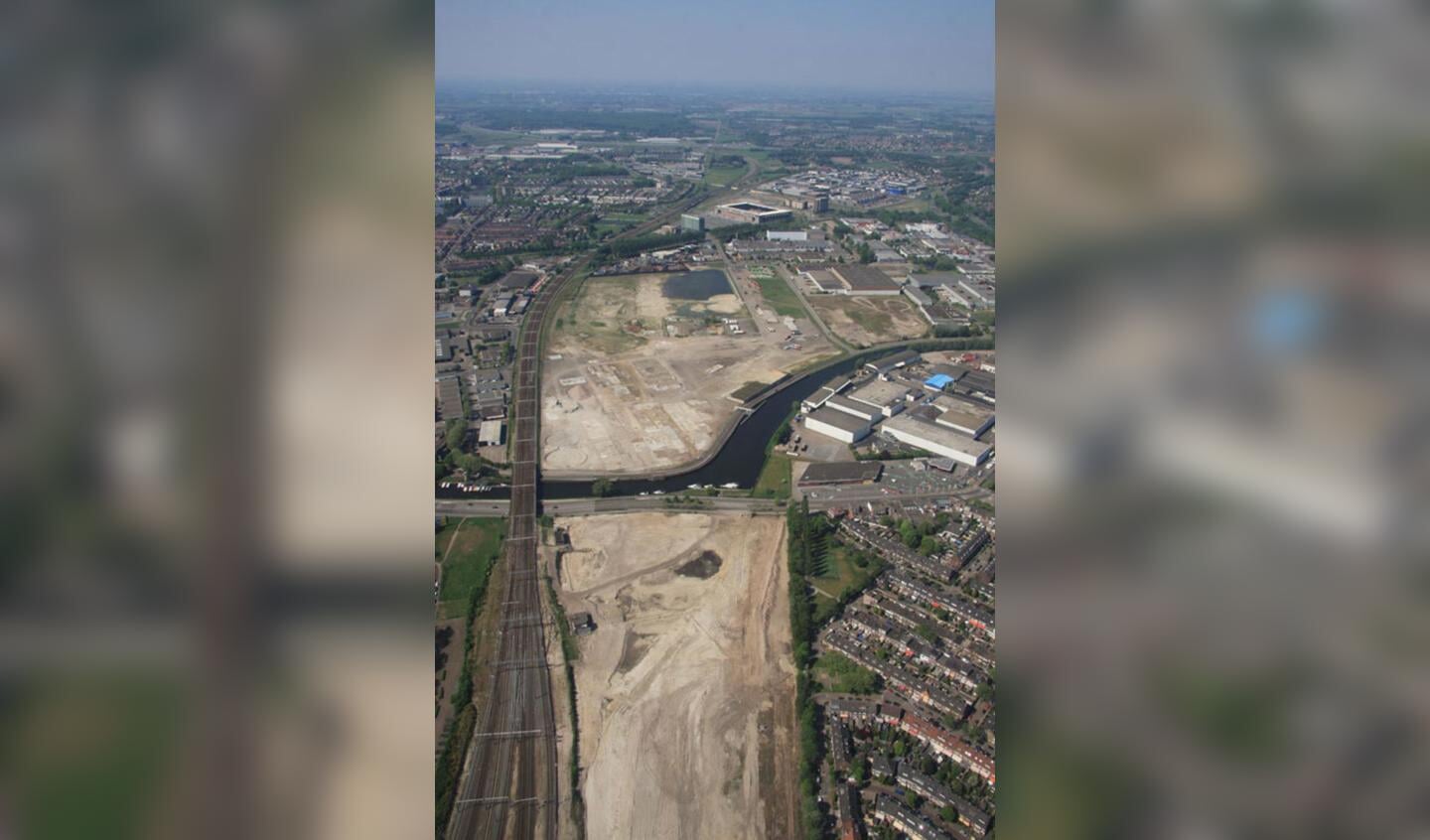 Rondvlucht op Tweede Paasdag boven Breda met Helicentre.nl. foto Erik Eggens