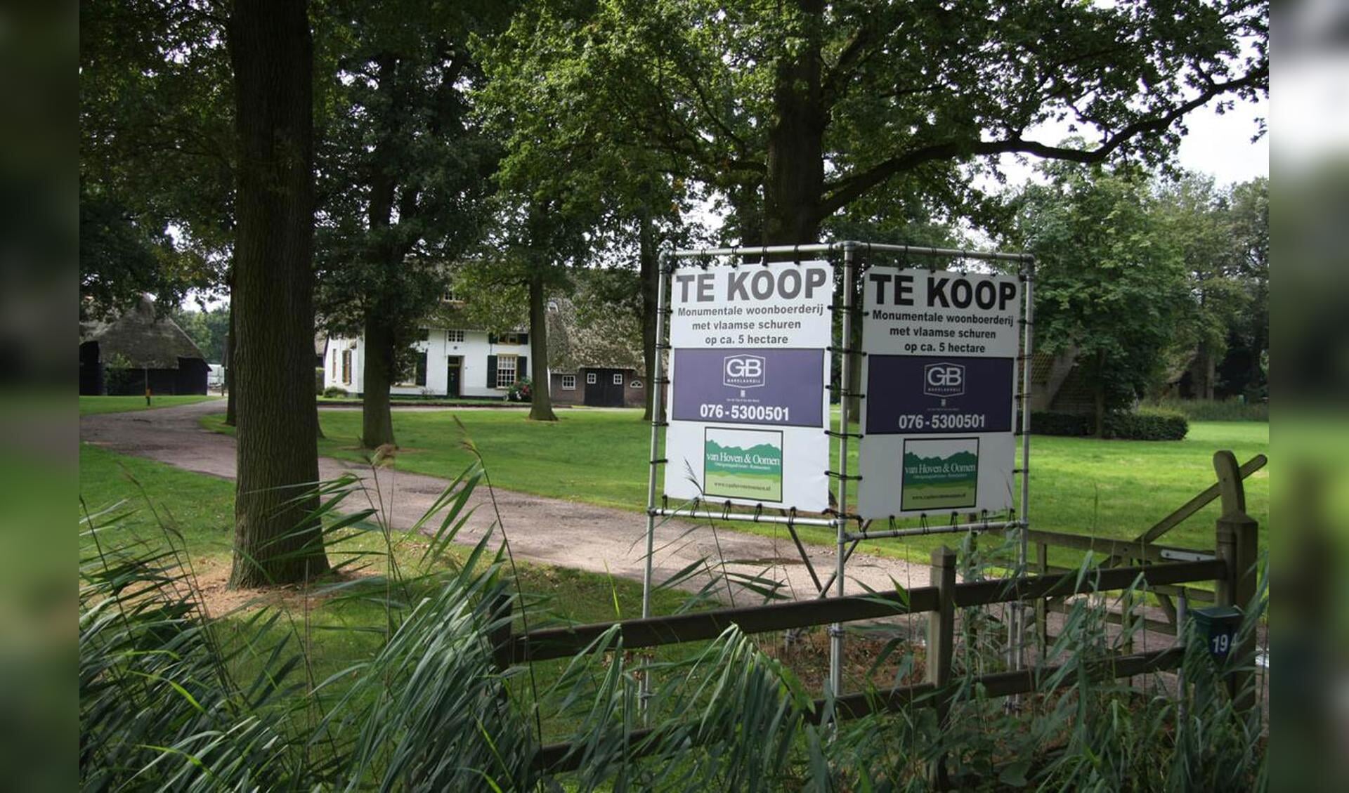 Huizen en grond te koop aan de Dr. Batenburglaan in Breda. foto Erik Eggens