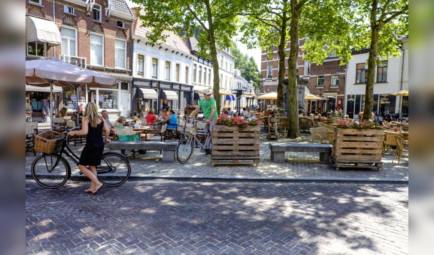 De Ginnekenmarkt: Franse sfeer in Breda.