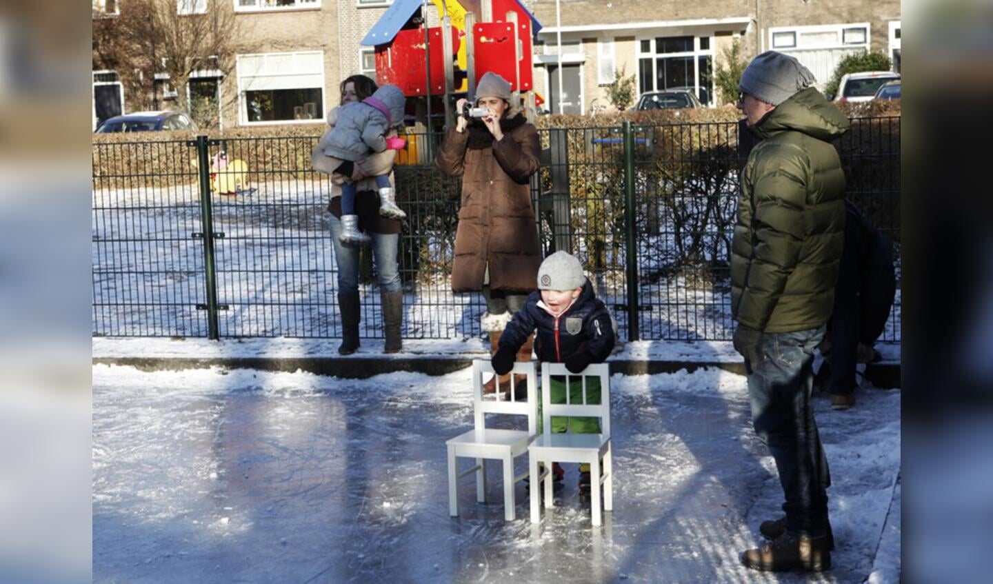 Schaatsen op het Hyacintplein in Breda. foto Ilse Lukken