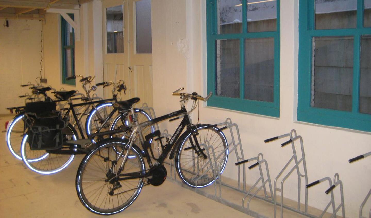 Opening fietsenstalling Achter de Lange Stallen en Concordiastraat