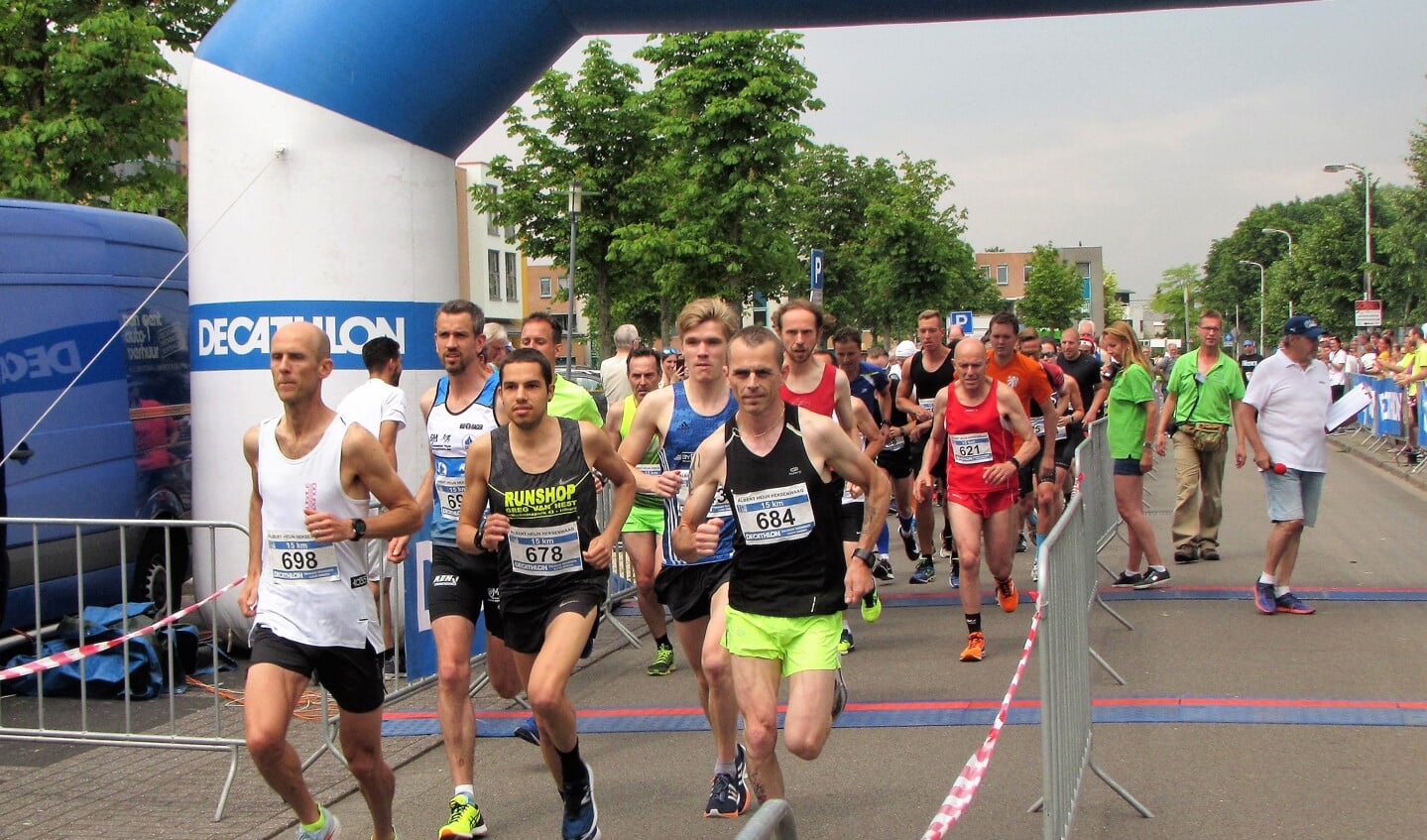 De Haagse Beemden Loop 2018. Geen extreme hitte en geen onweer. De loop kon volgens planning doorgaan, met honderden deelnemers.