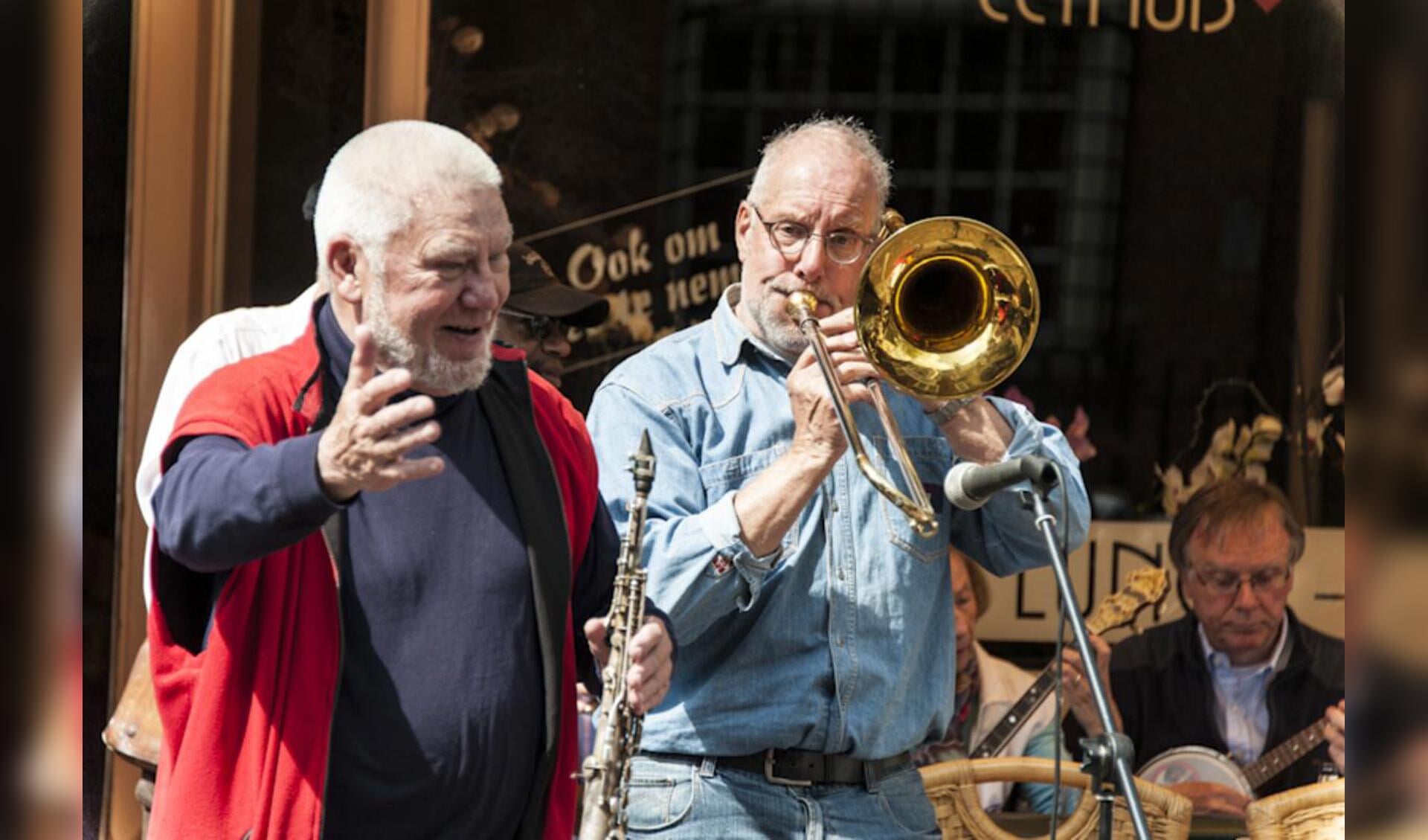 Swingen op Latin-klanken tijdens Jazz Festival Breda. foto Guido van der Kroef