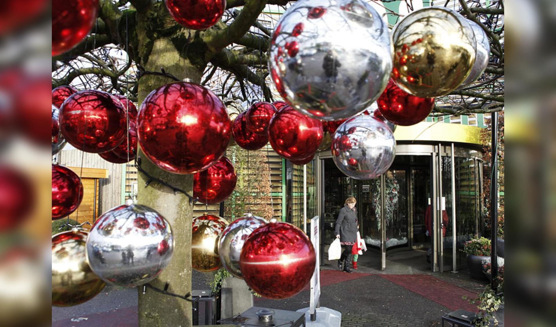 De kerstsfeer is al enige weken goed zichtbaar in Breda foto Ilse Lukken