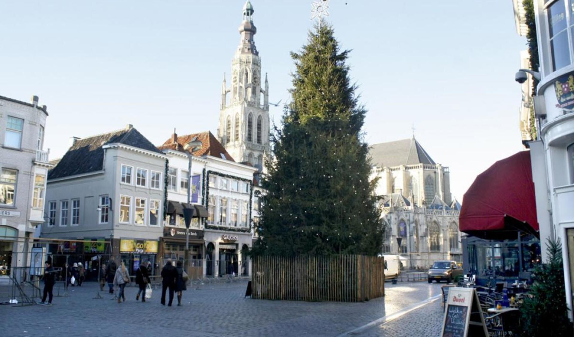 De Kerstboom op de Grote Markt. foto Sjoerd Lips